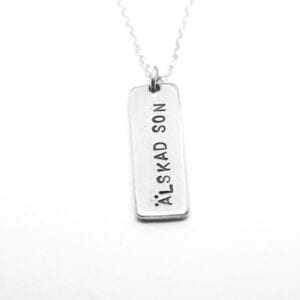 silversmycke med text på vit bakgrund